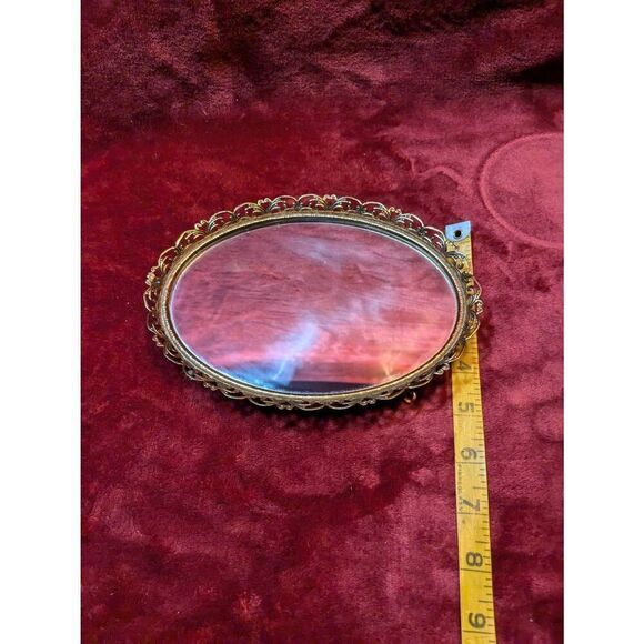 Vintage vanity tray in good condition. 7x5 - Picture 3 of 7